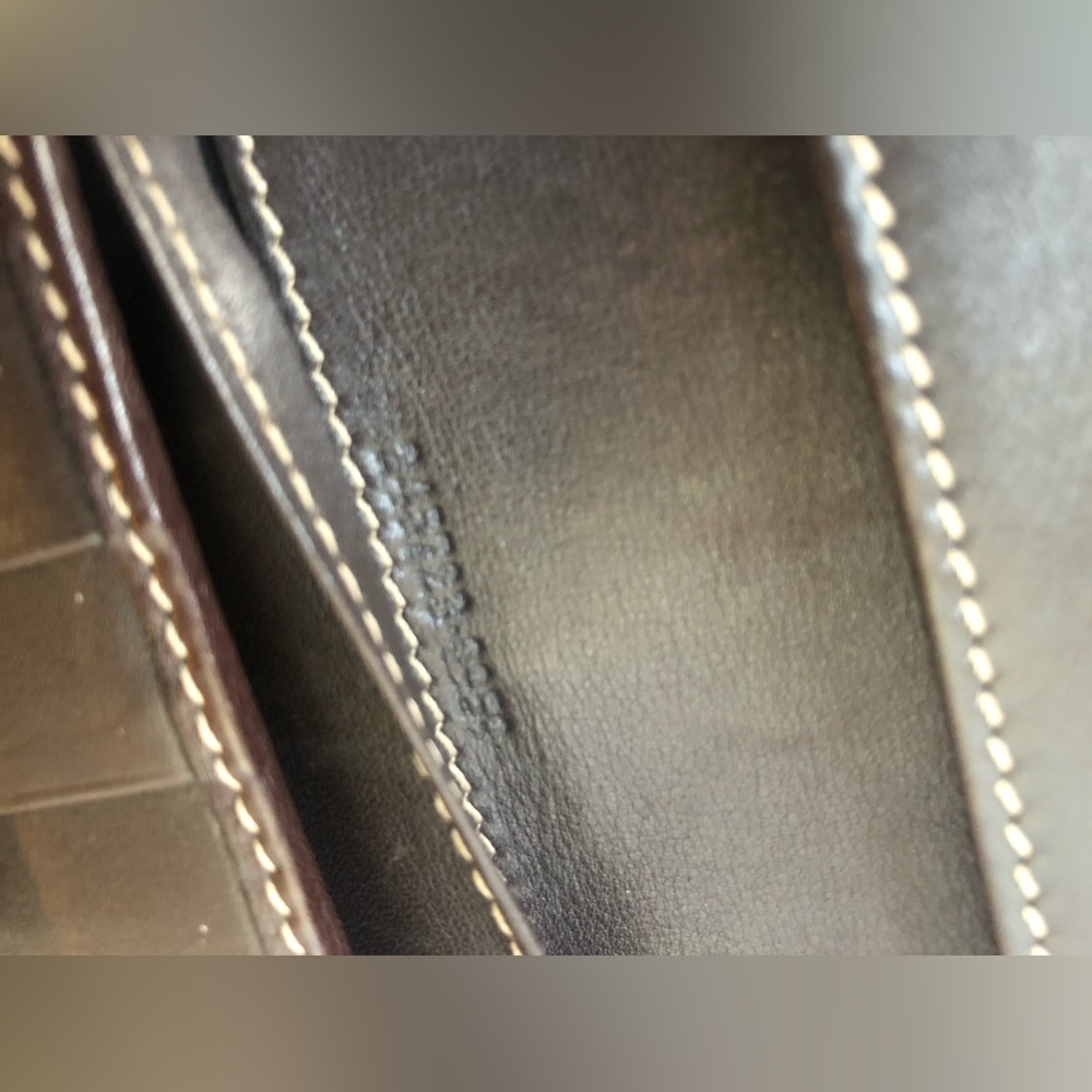 Gucci Long Wallet With Box. In Pristine Condition! - image 7